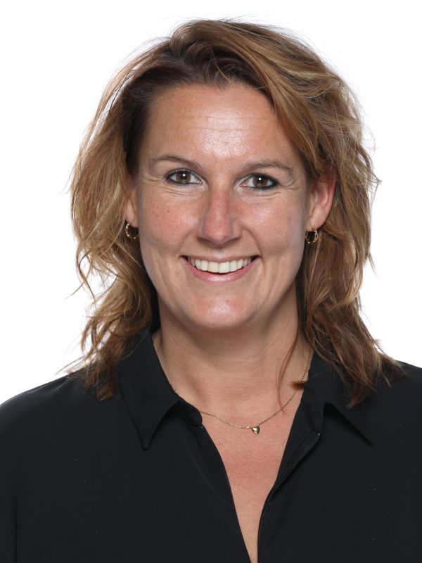 Uitvaartverzorgster Pieter Dekker Den Helder Mirjam Fasse